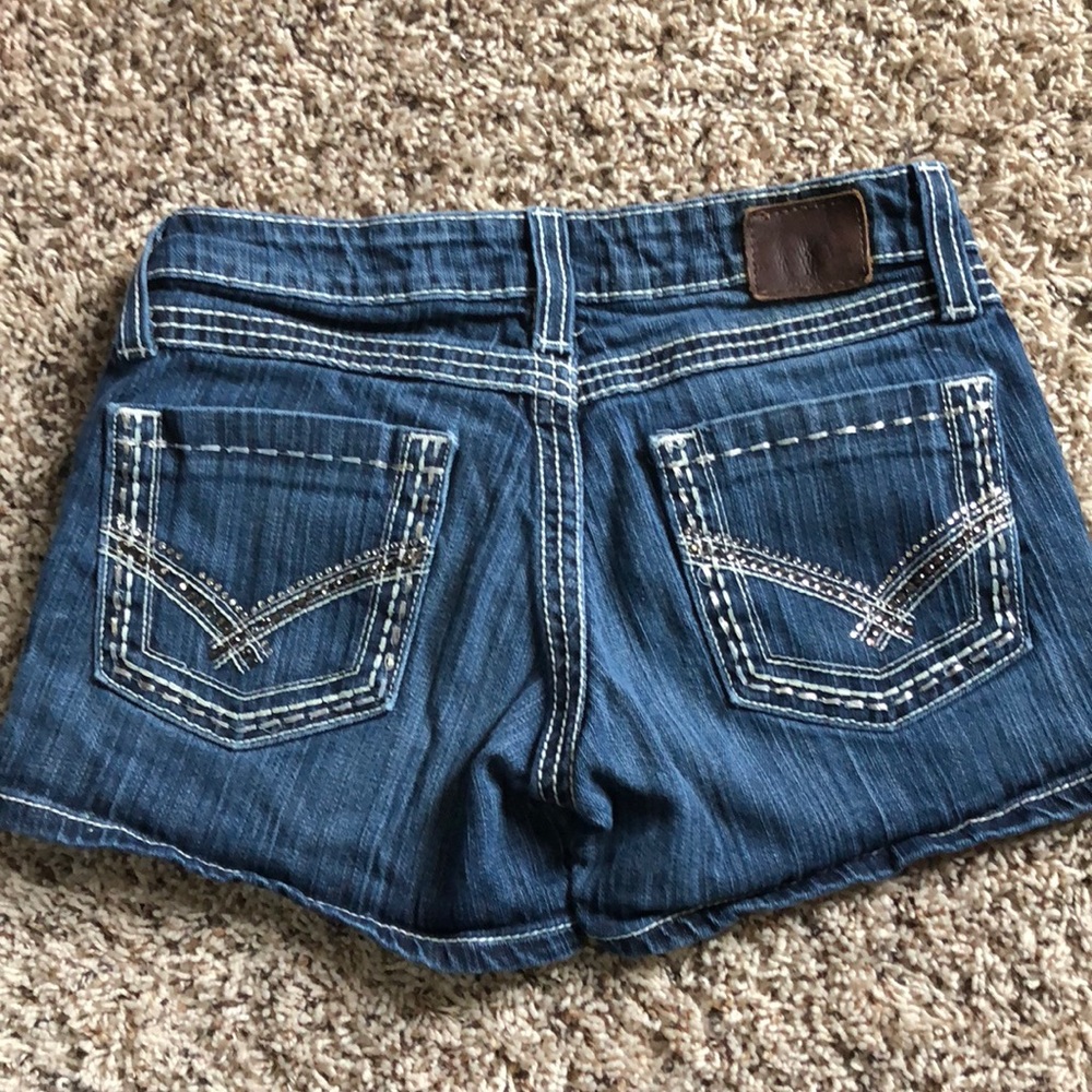 Shorts - Picture 3 of 3